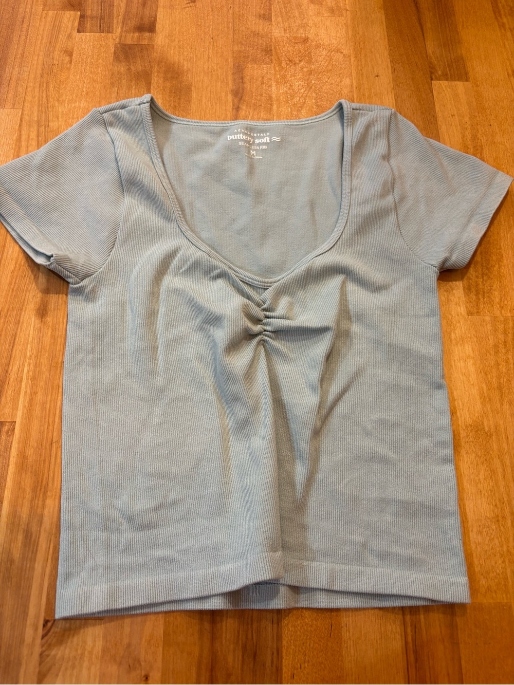 Women’s Short Sleeve Twist-Front Crop Top in Light Blue - medium
